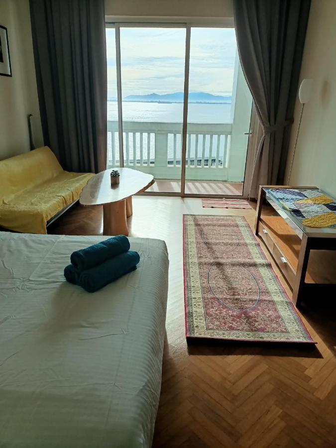 Straits Quay Marina Suites Penang By Aurorahomes Bagan Jermal Exterior foto